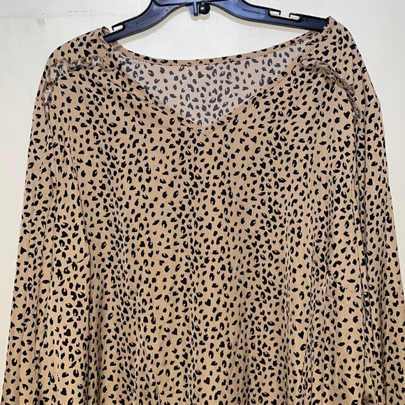 Cheetah Print Long Sleeve Tunic NWOT - Picture 2 of 8